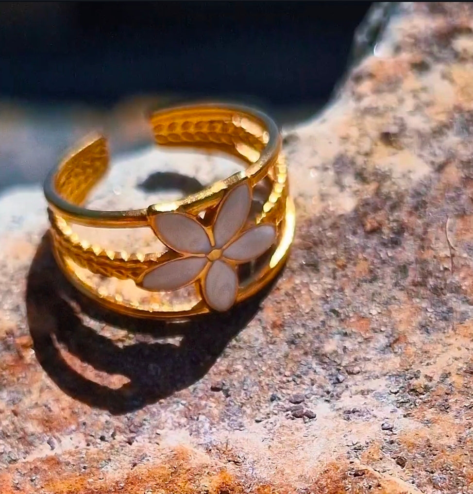 Elegant Flower Ring