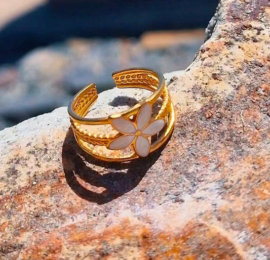 Elegant Flower Ring