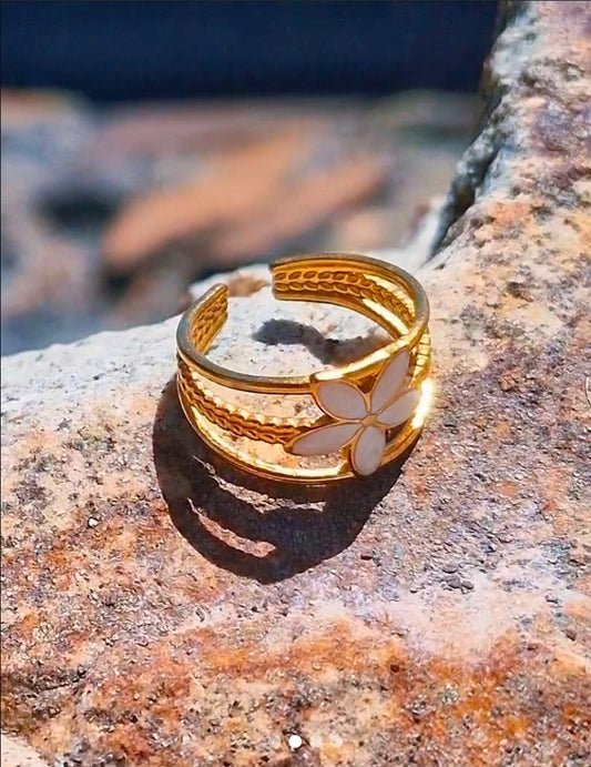 Elegant Flower Ring